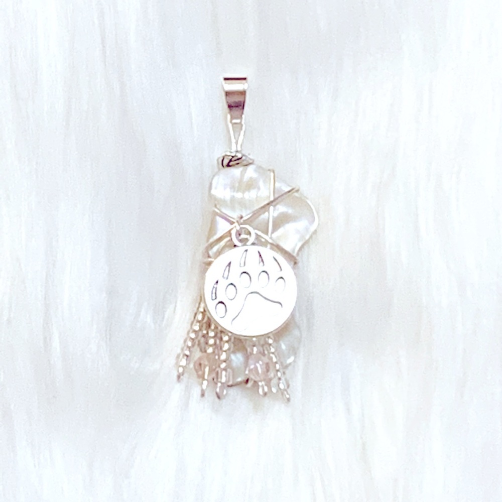 Wire Wrapped Tan Shell An Bear Paw Pendant Necklace